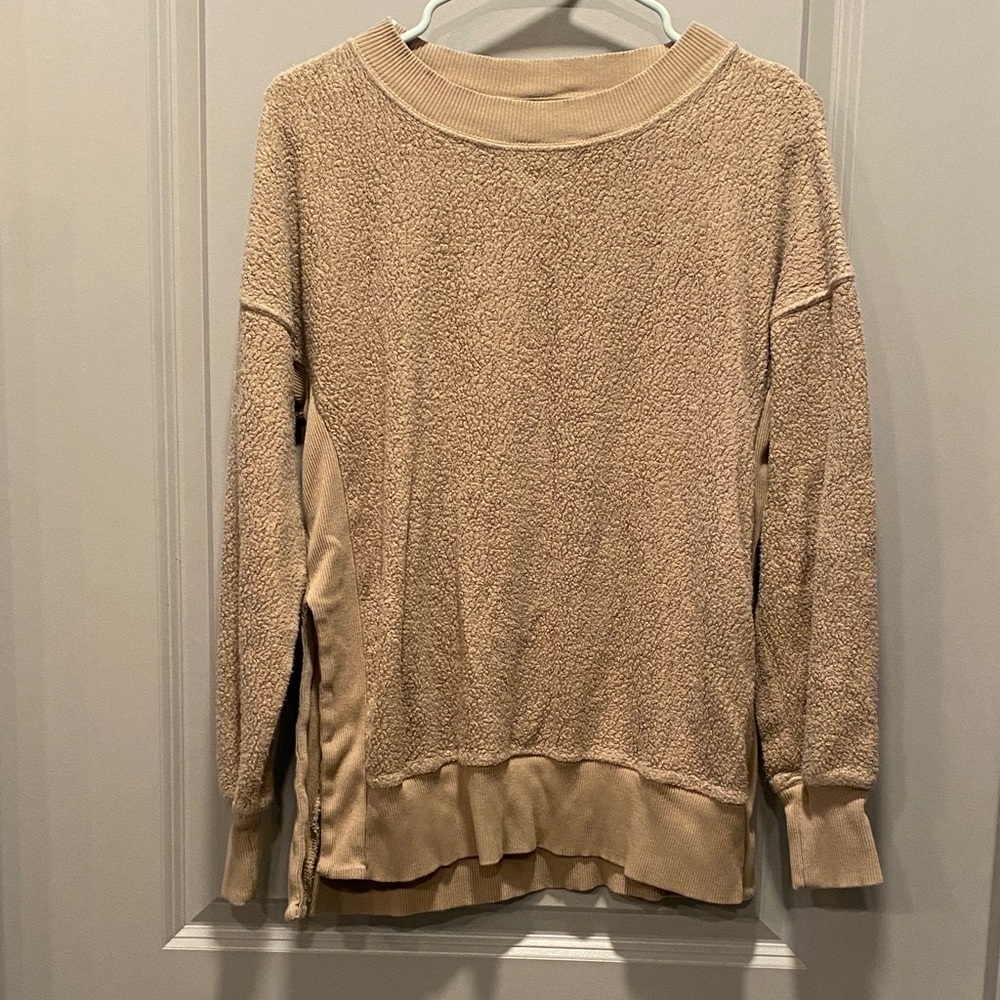 Aerie Beige Fuzzy Sweater Cozy Soft Lounge Pullover Relaxed Fit XS